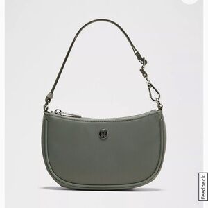 Lululemon Athletica Green Essential Shoulder Bag 1 litre